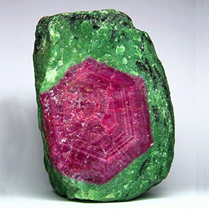 RubyinZoisite گوهرشناسی