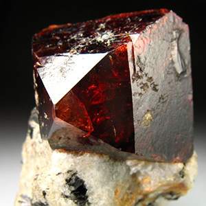 Zircon گوهرشناسی