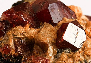 Zircon گوهرشناسی